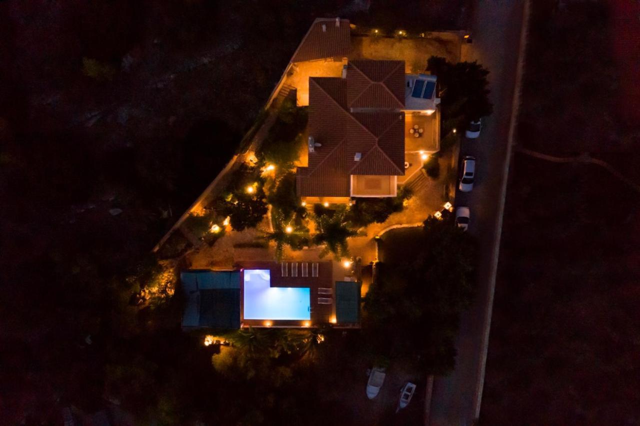 Villa Maira Luxurious With Private Swimming Pool Kórfos Exterior foto